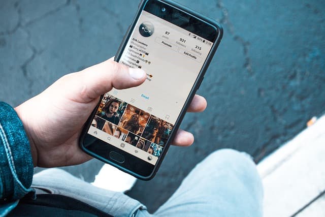 Comment Choisir le Bon Guide de Loisirs en Ligne